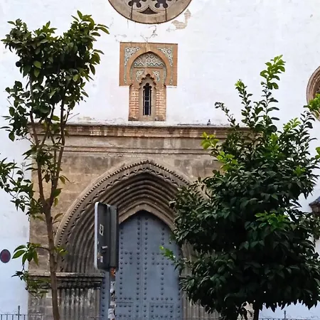 Casco Antiguo Exterior Unico En Segunda Planta En Un Edificio De De Dos Plantas アパート